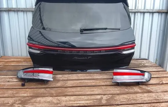 Porsche Macan (95B) Tailgate/trunk/boot lid 95B827123 95B827041