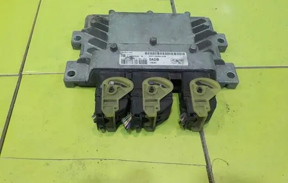 Ford Fiesta Engine control unit/module 8V2112A650ADB