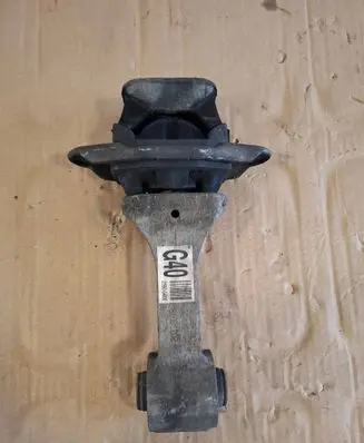Hyundai i30 Gearbox mounting bracket 21950G4000