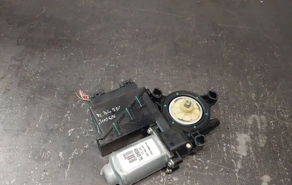 Volkswagen Polo Front door window regulator motor 6Q2959802A