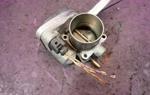 Renault Clio III Throttle body valve 