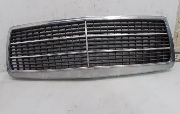 Mercedes-Benz E W210 Front bumper upper radiator grill