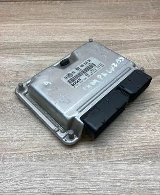 Volkswagen PASSAT B5 Engine control unit/module ECU 038906019BK 0281010305