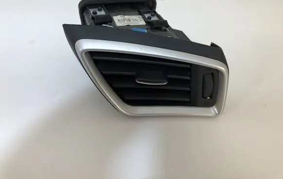 Nissan Qashqai Dashboard side air vent grill/cover trim 687604EA0A 687604EH0A