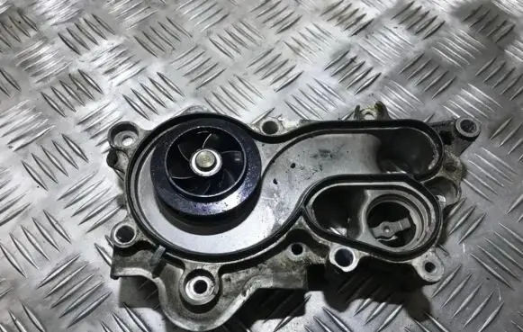 Volkswagen Golf VII Water pump 04e121042a