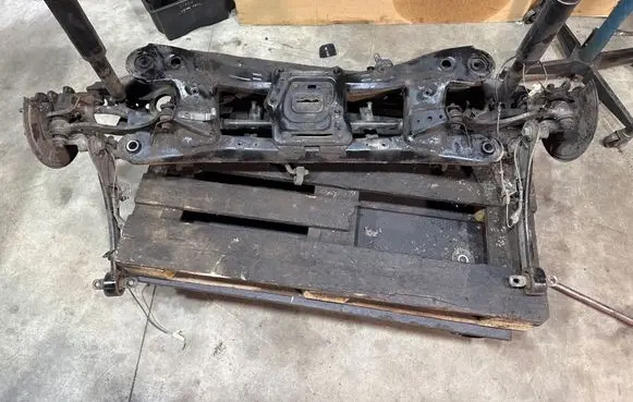 Toyota Avensis T270 Rear subframe 5120605091