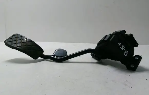 Volkswagen PASSAT B5.5 Accelerator throttle pedal 6PV00777033 8E2721523C