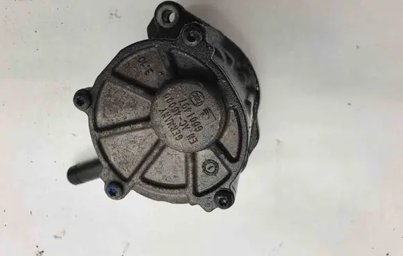 Mercedes-Benz E W212 Vacuum pump A6512300565