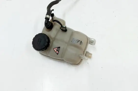 Mercedes-Benz CLA C118 X118 Coolant expansion tank/reservoir A2475000049