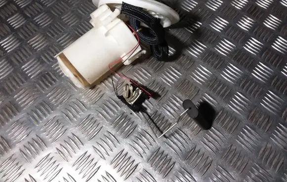 Opel Astra H Fuel level sensor 0580300052 13238849