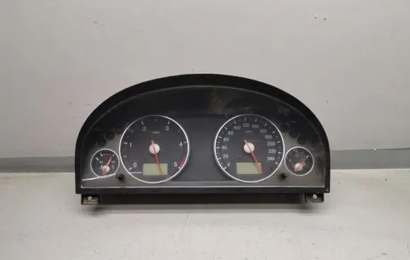 Speedometer (instrument cluster)
