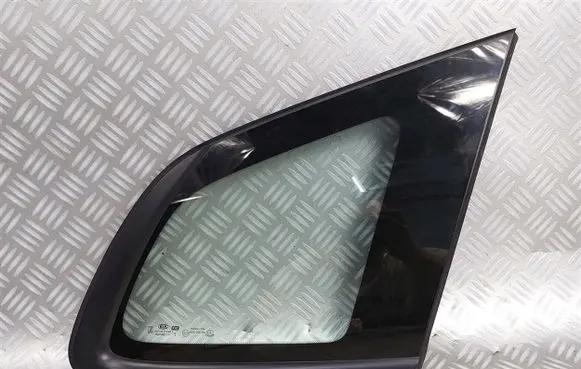 KIA Carens III Rear side window