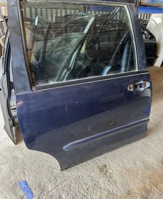 Mazda MPV Side sliding door 