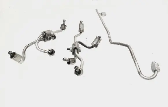 Fuel injector supply line/pipe