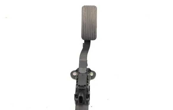 Accelerator throttle pedal