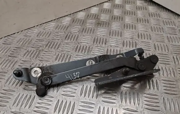 Audi A4 S4 B7 8E 8H Tailgate/trunk/boot hinge 8H0827302B