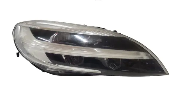 Volvo V40 Headlight/headlamp 31677021