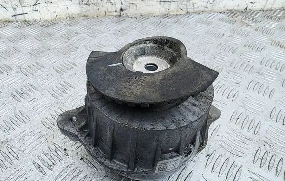 Engine mount bracket
