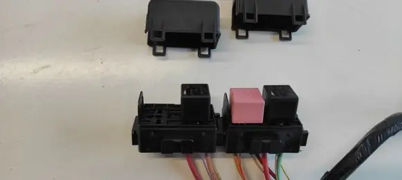 Renault Scenic II - Grand scenic II Fuse box set V23134J52X207 7700821864 PA66GF25