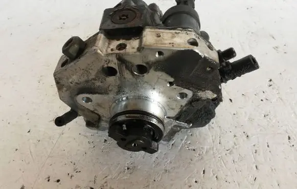 Volvo S80 Fuel injection high pressure pump 0445010043 8689590