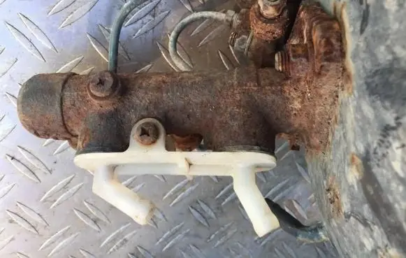 Mitsubishi Space Wagon Master brake cylinder