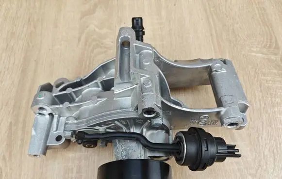 BMW 8 G16 Water pump 8574052