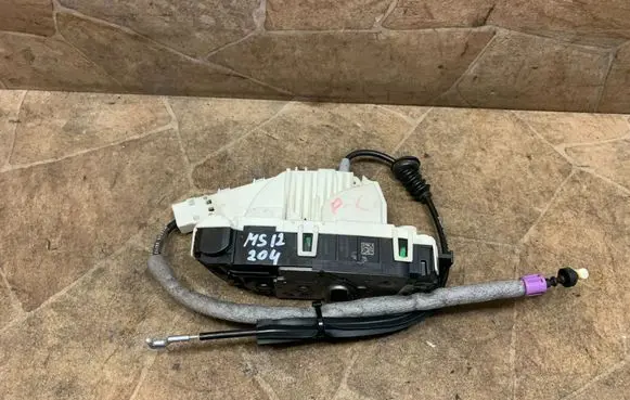 Mercedes-Benz CLS C218 X218 Coupe door lock (next to the handle) A2047203735
