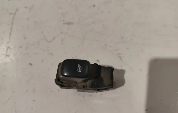 Volvo V70 Electric window control switch 8685288 03W224