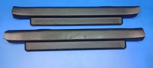 Front sill trim cover