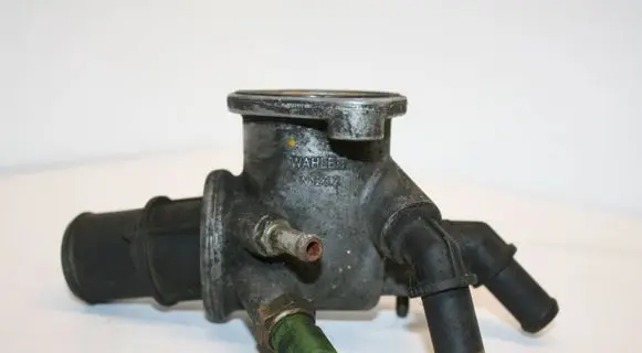 Thermostat/thermostat housing