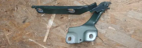 Audi A3 8Y Engine bonnet/hood hinges 6Y0823301