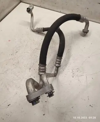 Opel Insignia A Air conditioning (A/C) pipe/hose 13220107