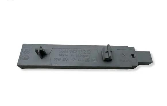 Volkswagen PASSAT B8 Keyless system antenna 5K0962132B 17167330