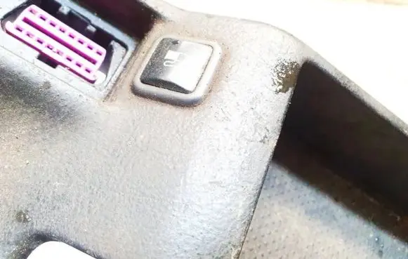 Volkswagen PASSAT B5 Fuel tank opening switch 