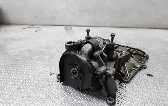 BMW 3 E90 E91 Oil pump 779801405