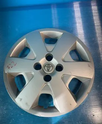 Toyota Corolla E120 E130 R16 wheel hub/cap/trim 2804