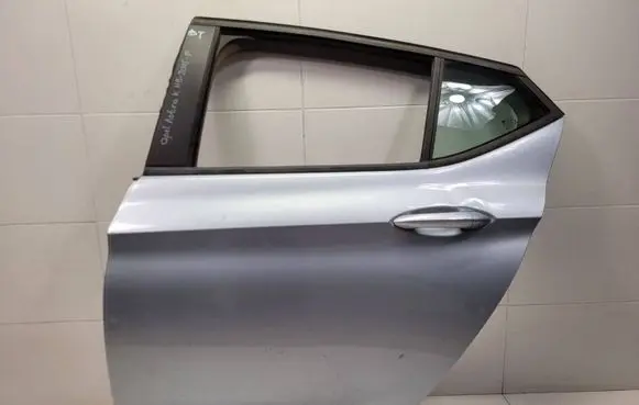 Opel Astra K Rear door