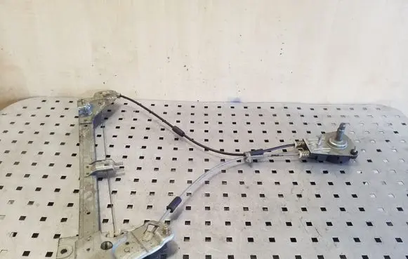 Mazda 626 Front door manual window regulator 