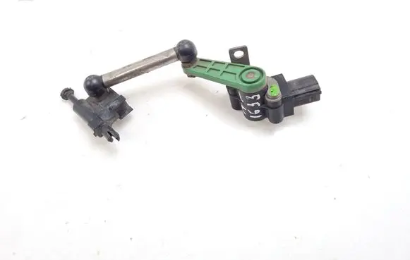 Headlight/headlamp level sensor