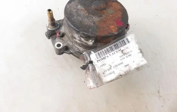 Opel Astra H Vacuum pump