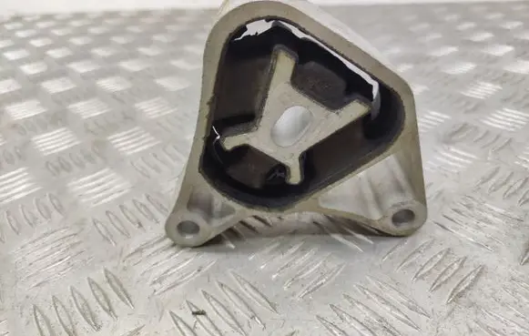 Mercedes-Benz B W246 W242 Engine mount bracket