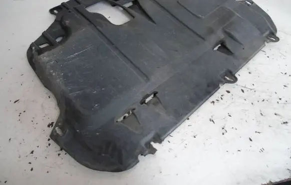 Volvo C30 Engine splash shield/under tray