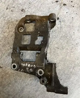 Nissan Terrano Generator/alternator bracket 