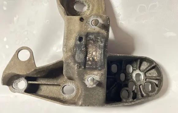 Audi A4 S4 B5 8D Engine mounting bracket 8D0199351H