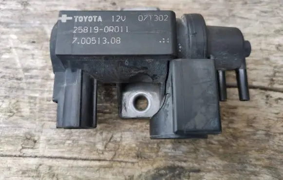 Toyota Avensis T250 Vacuum valve 258190R011 70051308 0ZT302