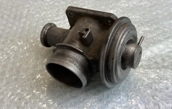 BMW 5 E39 EGR valve 7785452