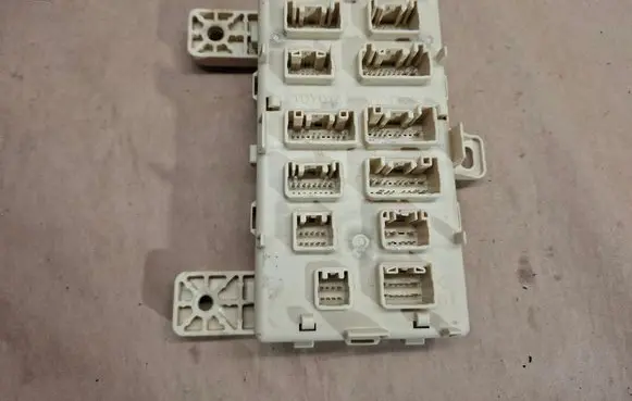 Lexus RX 300 Fuse module