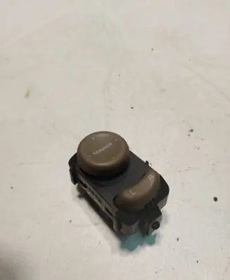 Chrysler 300M Wing mirror switch 39754D