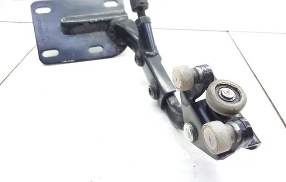 Mercedes-Benz Vaneo W414 Sliding door lower roller guide/hinge A4147600247 ZGS010