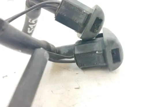 BMW 5 E60 E61 Windshield washer spray nozzle 7132989